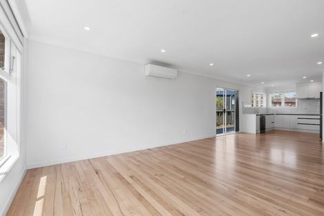 Photo of property in 514a Blockhouse Bay Road, Blockhouse Bay, Auckland, 0600