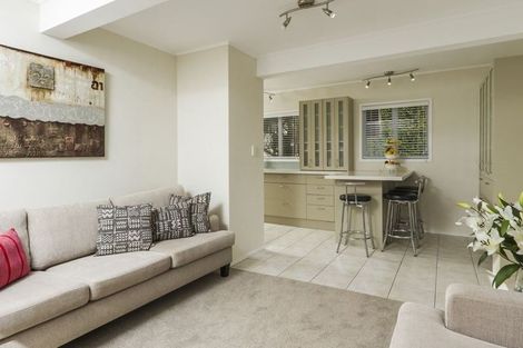 Photo of property in 38 Catalina Crescent, Forrest Hill, Auckland, 0620