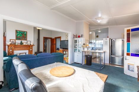 Photo of property in 41 Burns Street, Dannevirke, 4930