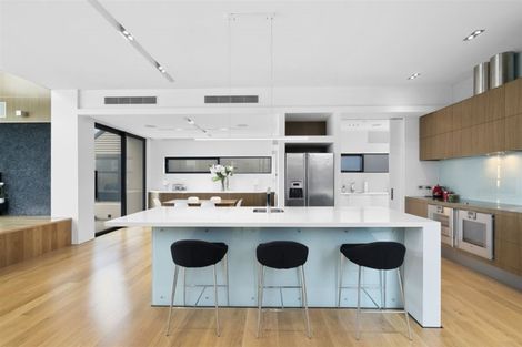 Photo of property in 145 Main Road, Redcliffs, Christchurch, 8081