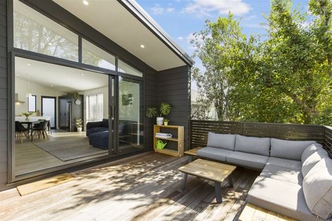 Photo of property in 9a William Bayes Place, Red Beach, 0932