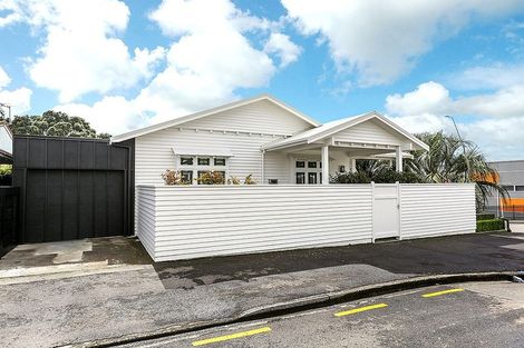 Photo of property in 22 Henui Street, Strandon, New Plymouth, 4312