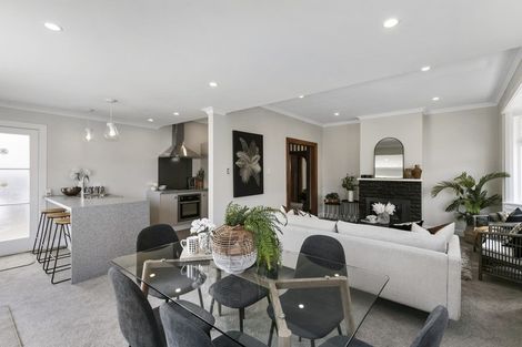 Photo of property in 135 Whites Line East, Waiwhetu, Lower Hutt, 5010