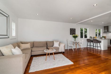 Photo of property in 16a Fairfax Avenue, Northcote, Auckland, 0627