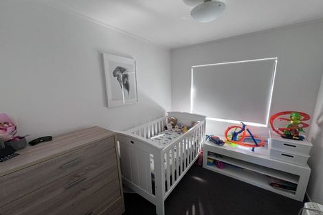 Photo of property in 14 Royalty Rise, Red Beach, 0932