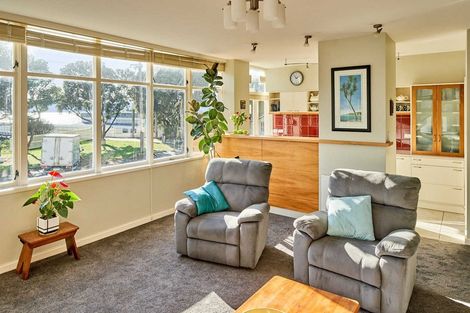 Photo of property in Rona House, 33 Rimu Street, Eastbourne, Lower Hutt, 5013