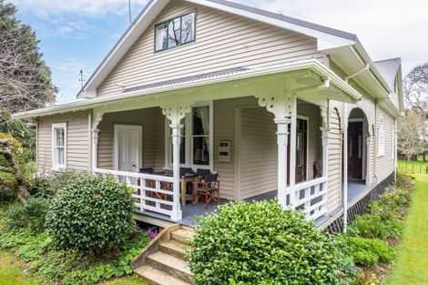 Photo of property in 1 Kahikatea Street, Inglewood, 4330