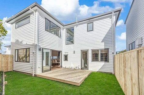 Photo of property in 29c Rotoiti Avenue, Pakuranga Heights, Auckland, 2010