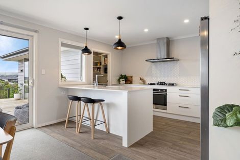 Photo of property in 1 Gibraltar Way, Fitzherbert, Palmerston North, 4410