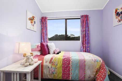 Photo of property in 174 Shaw Road, Oratia, Auckland, 0604