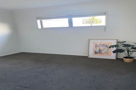 Photo of property in 2 Hooton Drive, Kumeu, 0810