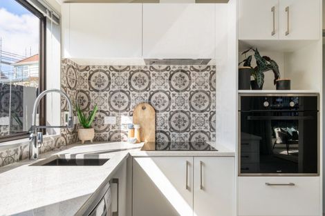 Photo of property in 2/41 Athlone Crescent, Avalon, Lower Hutt, 5011