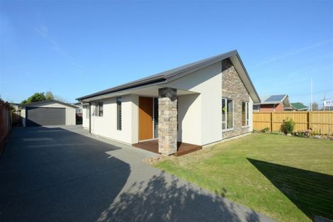Photo of property in 104 Wainoni Road, Avondale, Christchurch, 8061