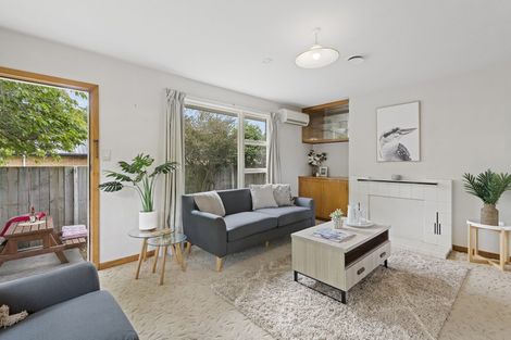 Photo of property in 1/98 Crofton Road, Harewood, Christchurch, 8051