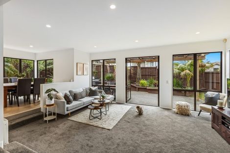 Photo of property in 6 Rathmullen Place, Pinehill, Auckland, 0632