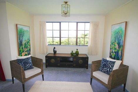 Photo of property in 32 Pekanga Road, Normandale, Lower Hutt, 5010