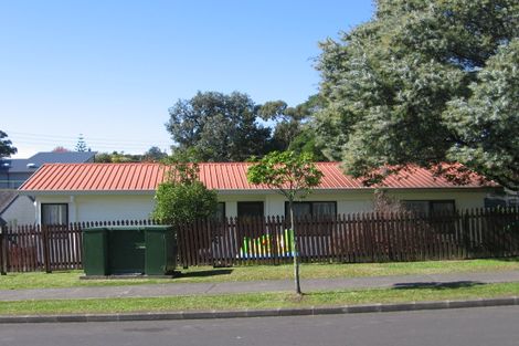 Photo of property in 13 Meadowvale Rise, Titirangi, Auckland, 0604