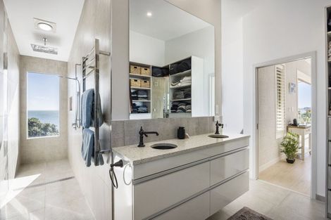 Photo of property in 16 Crispe Road, Clarks Beach, 2122