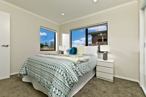 Photo of property in 4223d Great North Road, Glendene, Auckland, 0602