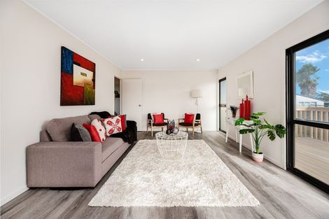 Photo of property in 2/24 Bernina Place, Weymouth, Auckland, 2103