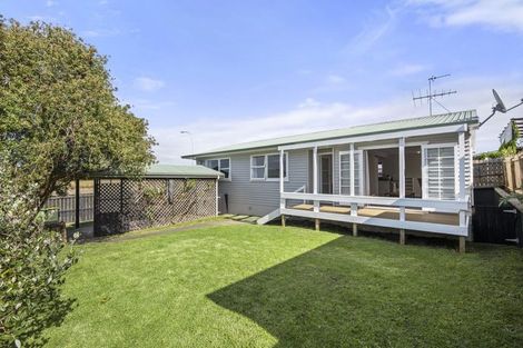 Photo of property in 3 Stevenson Road, Clarks Beach, 2122