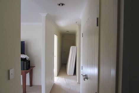 Photo of property in 60 South Kensington Way, Henderson, Auckland, 0612