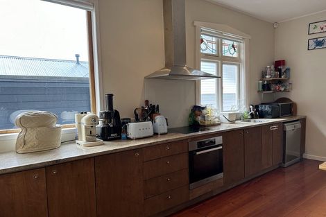 Photo of property in 10b Oriental Terrace, Mount Victoria, Wellington, 6011