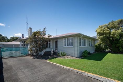 Photo of property in 6 Lowestoft Place, West End, Palmerston North, 4412