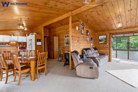 Photo of property in 3 St Annes Crescent, Wattle Downs, Auckland, 2103