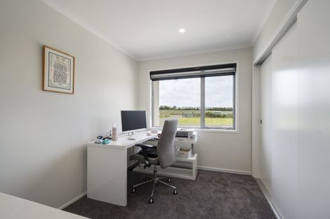 Photo of property in 14 Heatherlea Road West, Levin, 5575