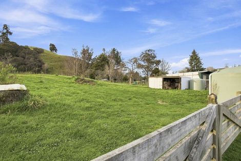 Photo of property in 36 Ongo Road, Hunterville, 4730