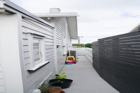 Photo of property in 72 Roberton Road, Avondale, Auckland, 1026