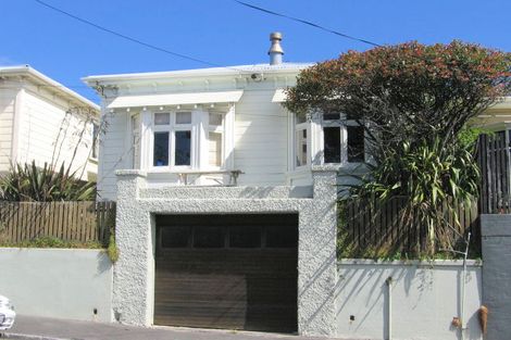 Photo of property in 16 Finlay Terrace, Mount Cook, Wellington, 6021