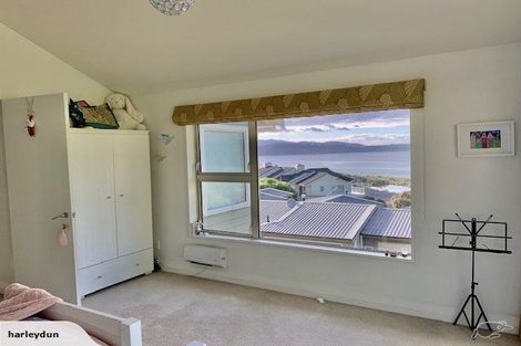 Photo of property in 16 Curnow Way, Kaiwharawhara, Wellington, 6035