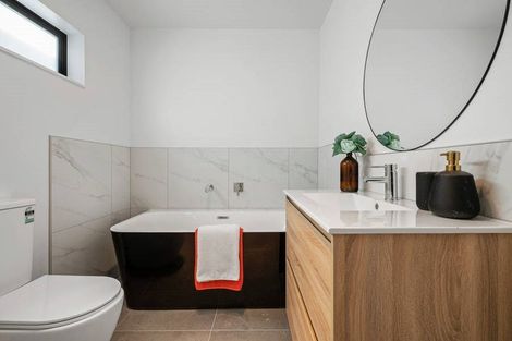 Photo of property in 26d Hutchinsons Road, Bucklands Beach, Auckland, 2014