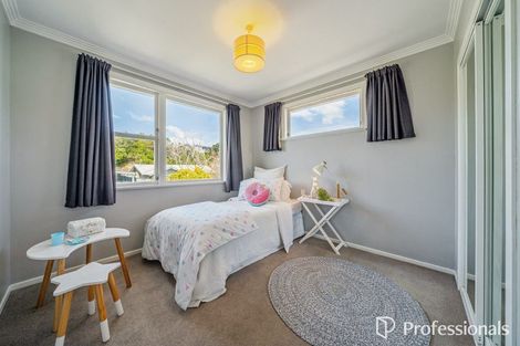 Photo of property in 18 Barberry Grove, Maungaraki, Lower Hutt, 5010