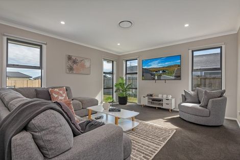 Photo of property in 20 Atlantic Drive, Fitzherbert, Palmerston North, 4410