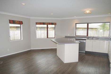 Photo of property in 4 Glen Loch Place, Paraparaumu, 5032