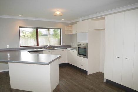 Photo of property in 4 Glen Loch Place, Paraparaumu, 5032