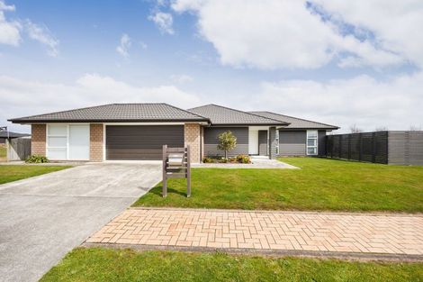Photo of property in 25 Dogwood Way, Milson, Palmerston North, 4414