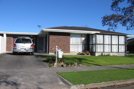 Photo of property in 28 Abraham Crescent, Milson, Palmerston North, 4414