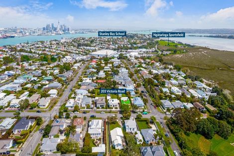 Photo of property in 203 Victoria Road, Devonport, Auckland, 0624