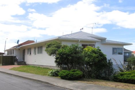 Photo of property in 32 Wye Street, Island Bay, Wellington, 6023