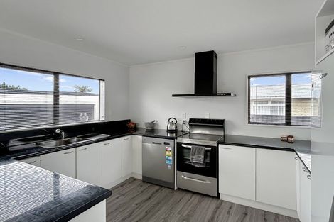 Photo of property in 6 Highbury Drive, Levin, 5510