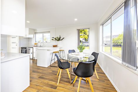 Photo of property in 15 Becker Drive, Weymouth, Auckland, 2103