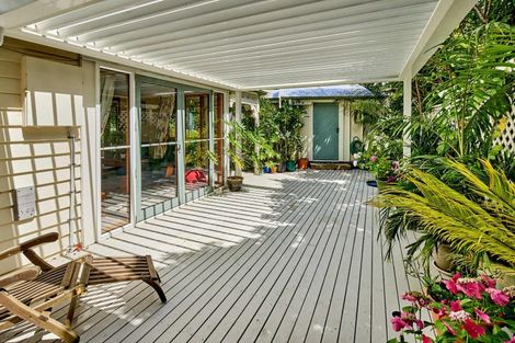 Photo of property in 15 Whiorau Grove, Lowry Bay, Lower Hutt, 5013
