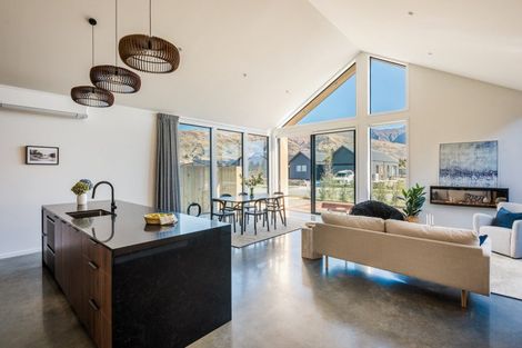 Photo of property in 18 Mason Street, Wanaka, 9305
