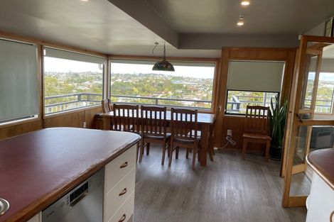Photo of property in 166 Carlisle Road, Northcross, Auckland, 0632