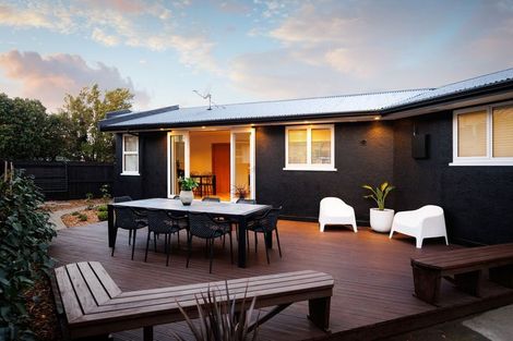 Photo of property in 23 Saint Albans Avenue, Hokowhitu, Palmerston North, 4410