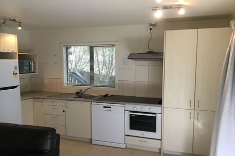 Photo of property in 8d Schnapper Rock Road, Schnapper Rock, Auckland, 0632